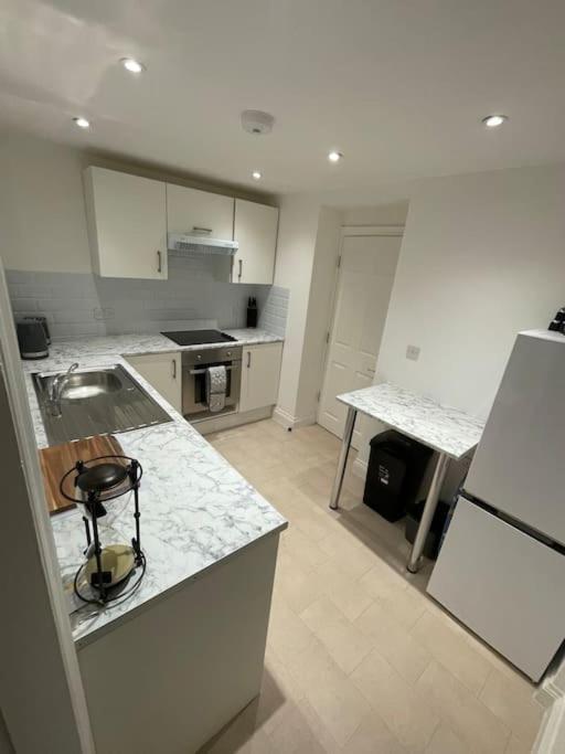 Lovely 1 Bedroom Apartment - Maida Vale ลอนดอน ภายนอก รูปภาพ